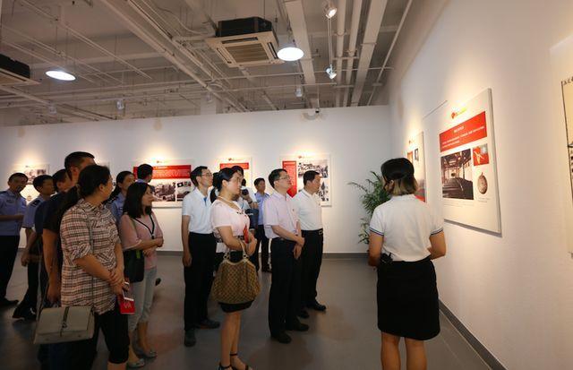 “只为你而来”走进激扬的时代 “全国旗袍·诗歌春晚”喜庆典雅